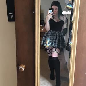 Meet your Posher, Clella